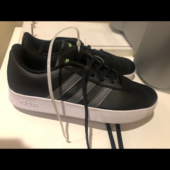 adidas Other - Boys Adidas VL COURT 2.0 SHOES size 4
